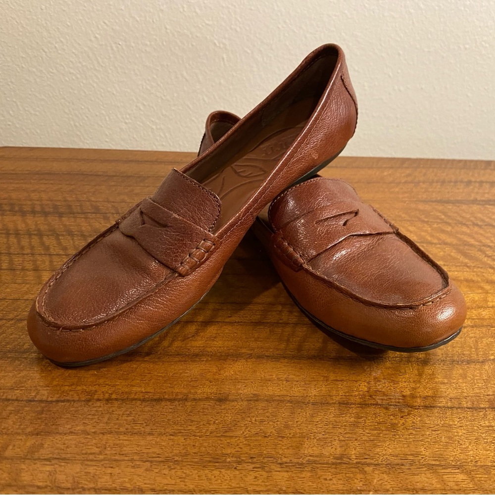 Women’s Born Dinah Tan Leather Loafers, size 8
